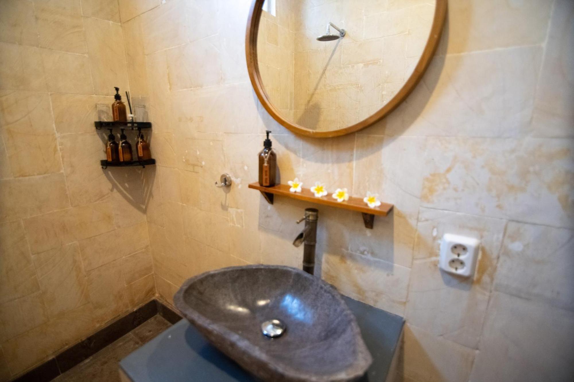 Rumah Singa - Holistic Healing Retreat Гили-Эйр Экстерьер фото